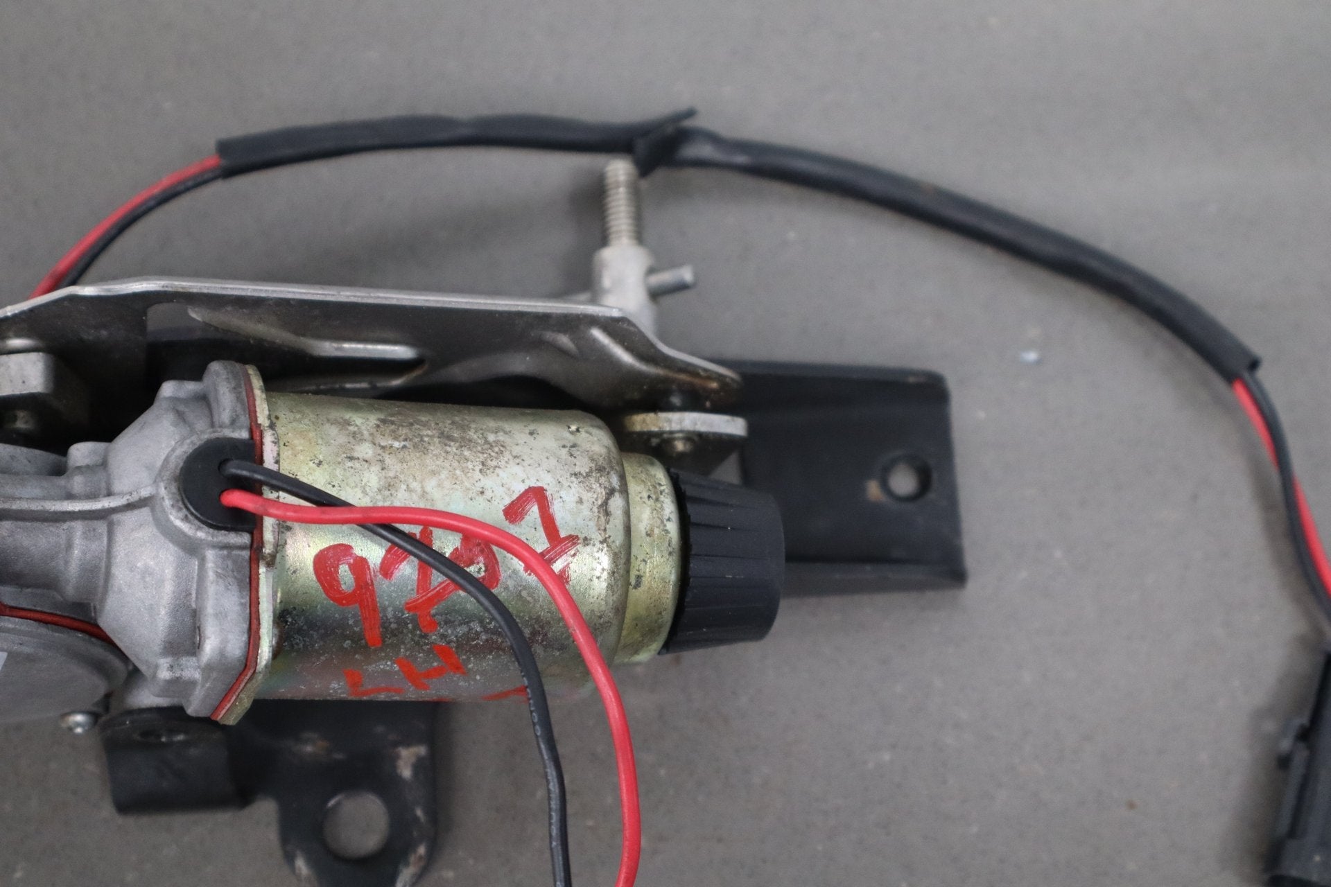 1985-1990 Chevrolet Corvette C4 - Left Headlight Motor