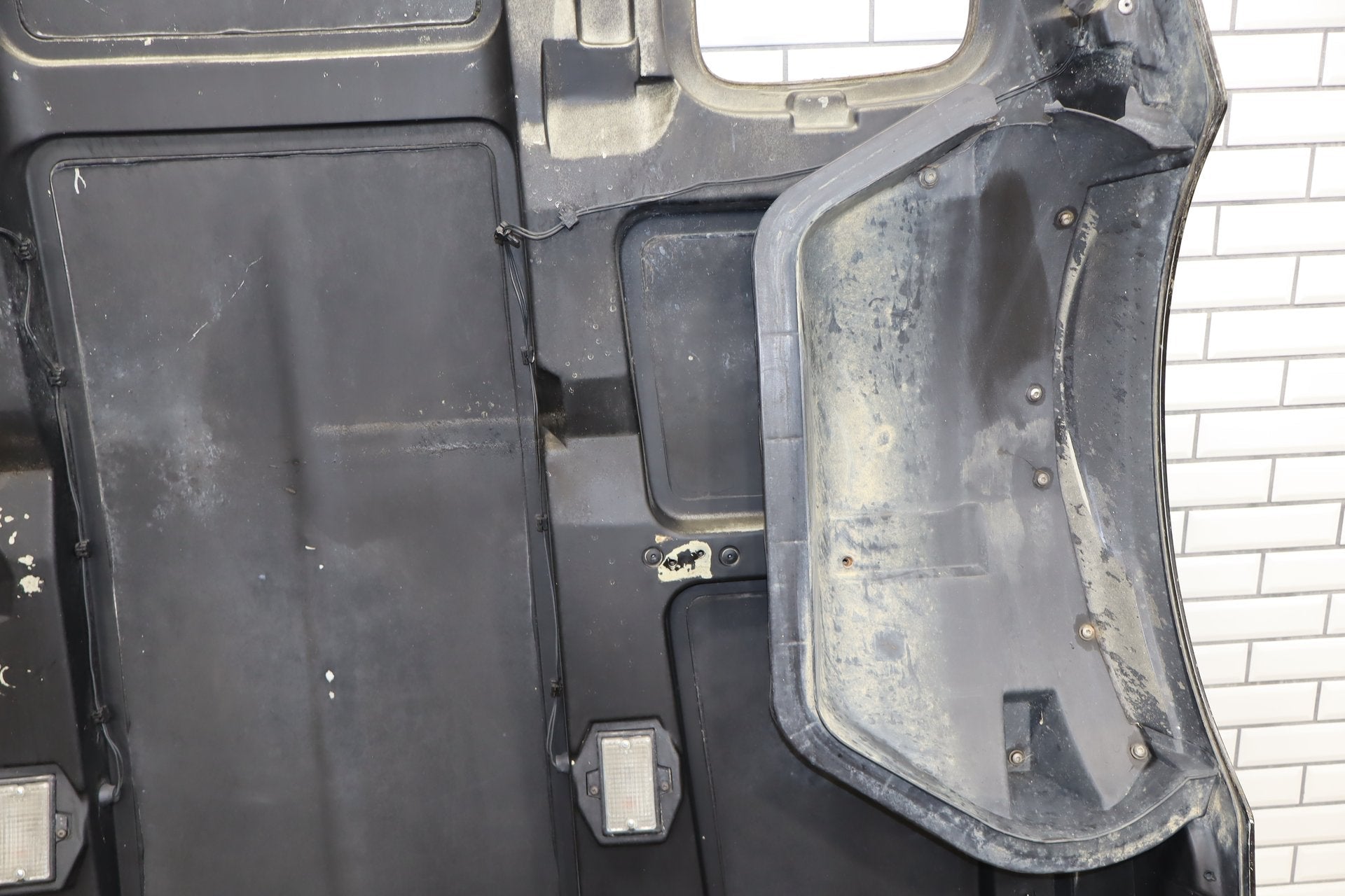 1985-1996 Chevrolet Corvette C4 - Hood Black 41