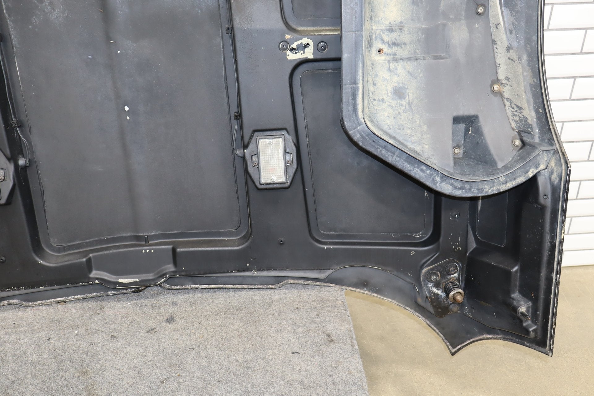 1985-1996 Chevrolet Corvette C4 - Hood Black 41