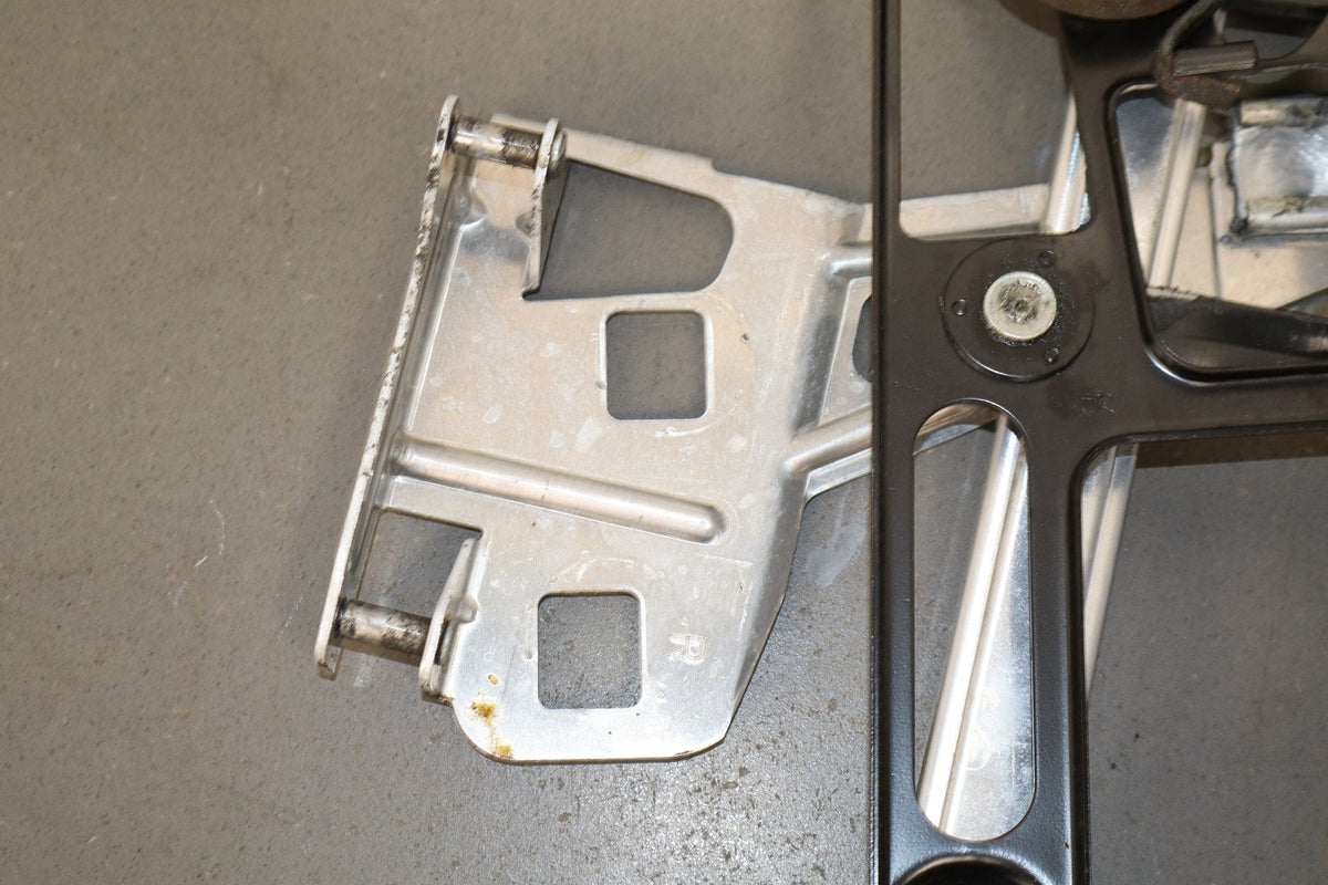 1986-1996 Chevrolet Corvette C4 - Right Front Door Elec Regulator PN: 22063224