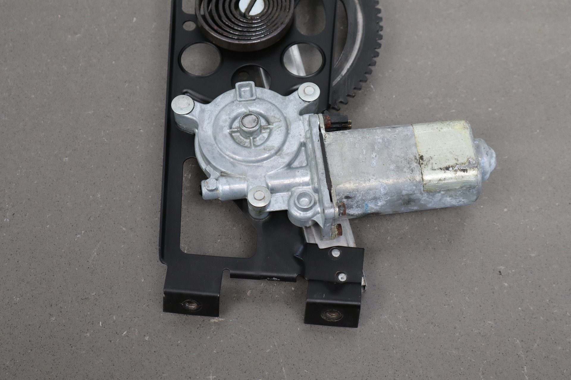 1986-1996 Chevrolet Corvette Left Front Door Regulator 22063224 OEM