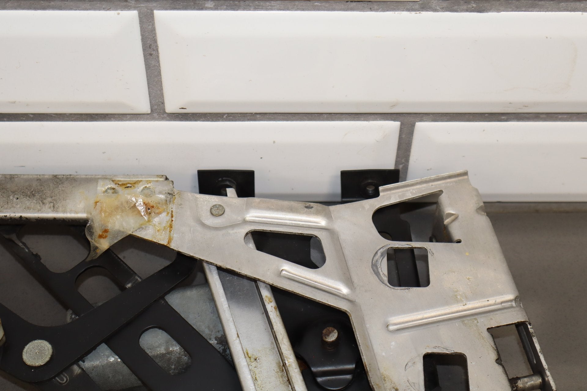 1986-1996 Chevrolet Corvette Right Front Door Regulator 22063224 OEM