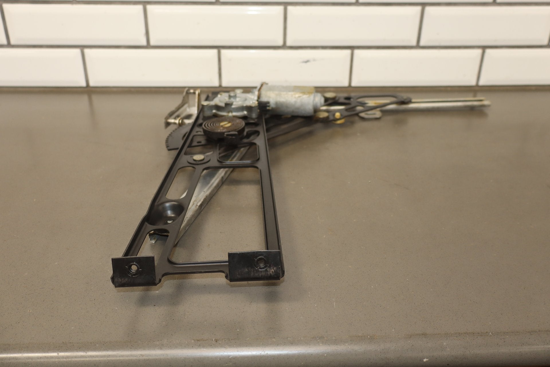 1986-1996 Chevrolet Corvette Right Front Door Regulator 22063224 OEM