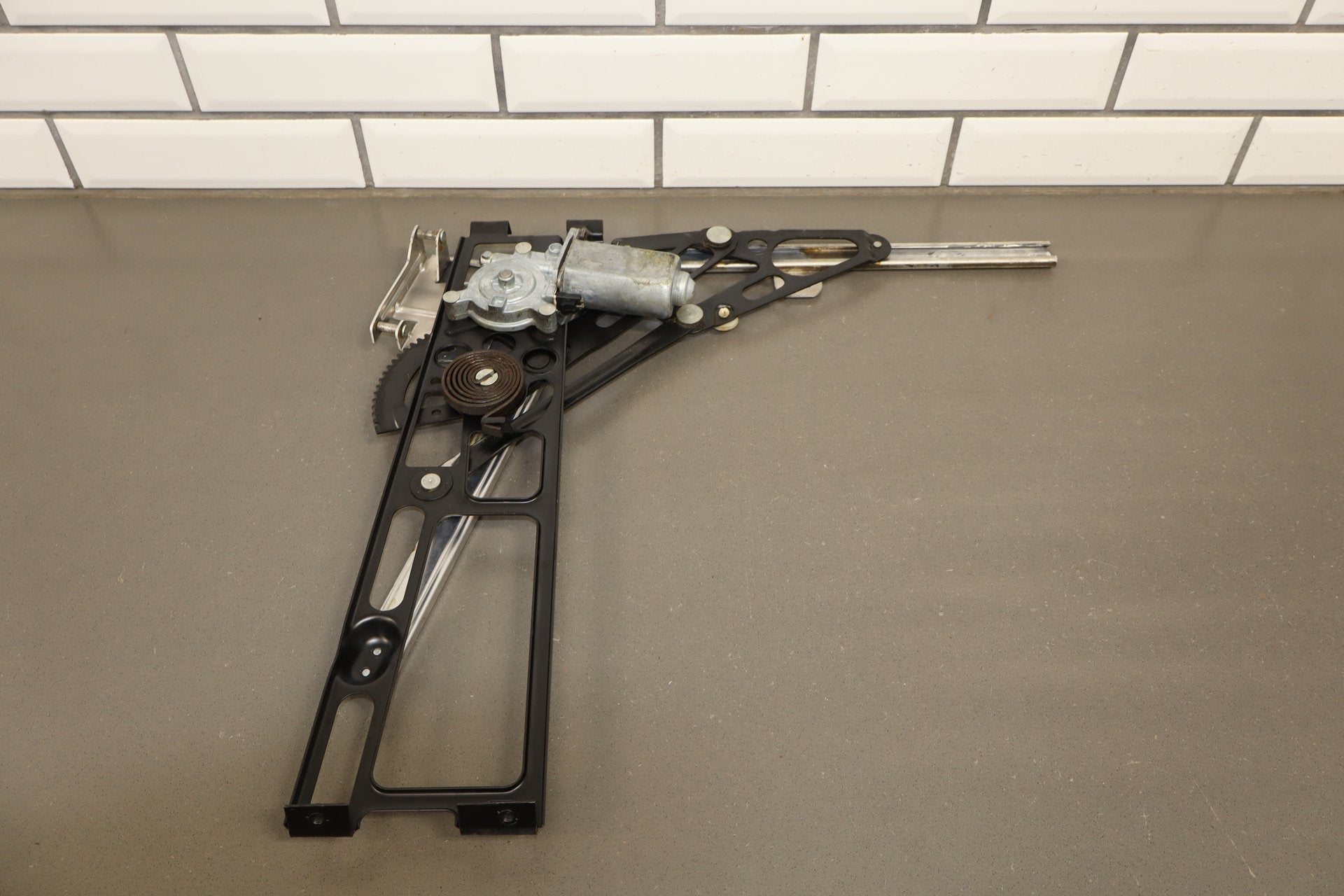 1986-1996 Chevrolet Corvette Right Front Door Regulator 22063224 OEM