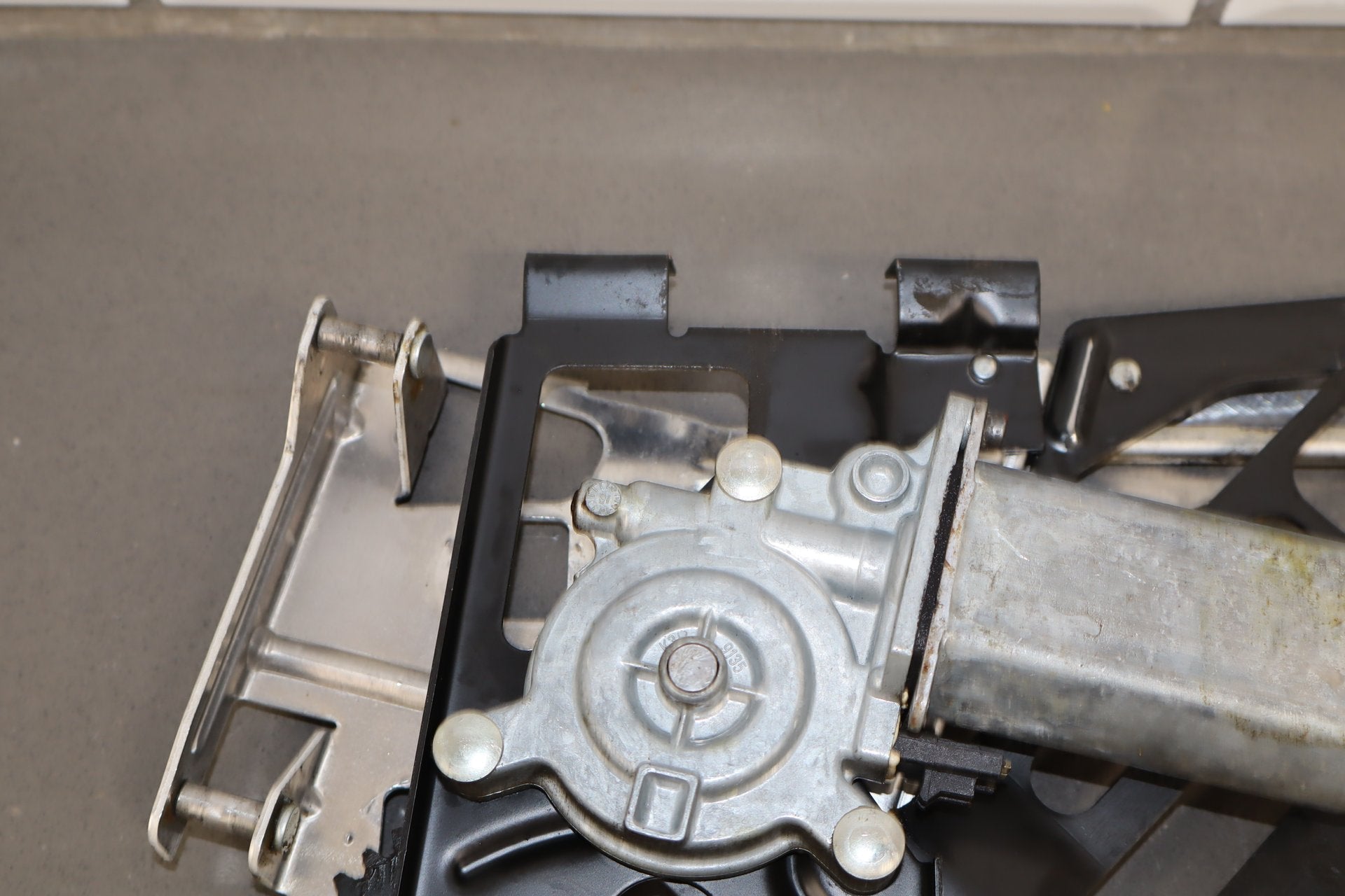 1986-1996 Chevrolet Corvette Right Front Door Regulator 22063224 OEM