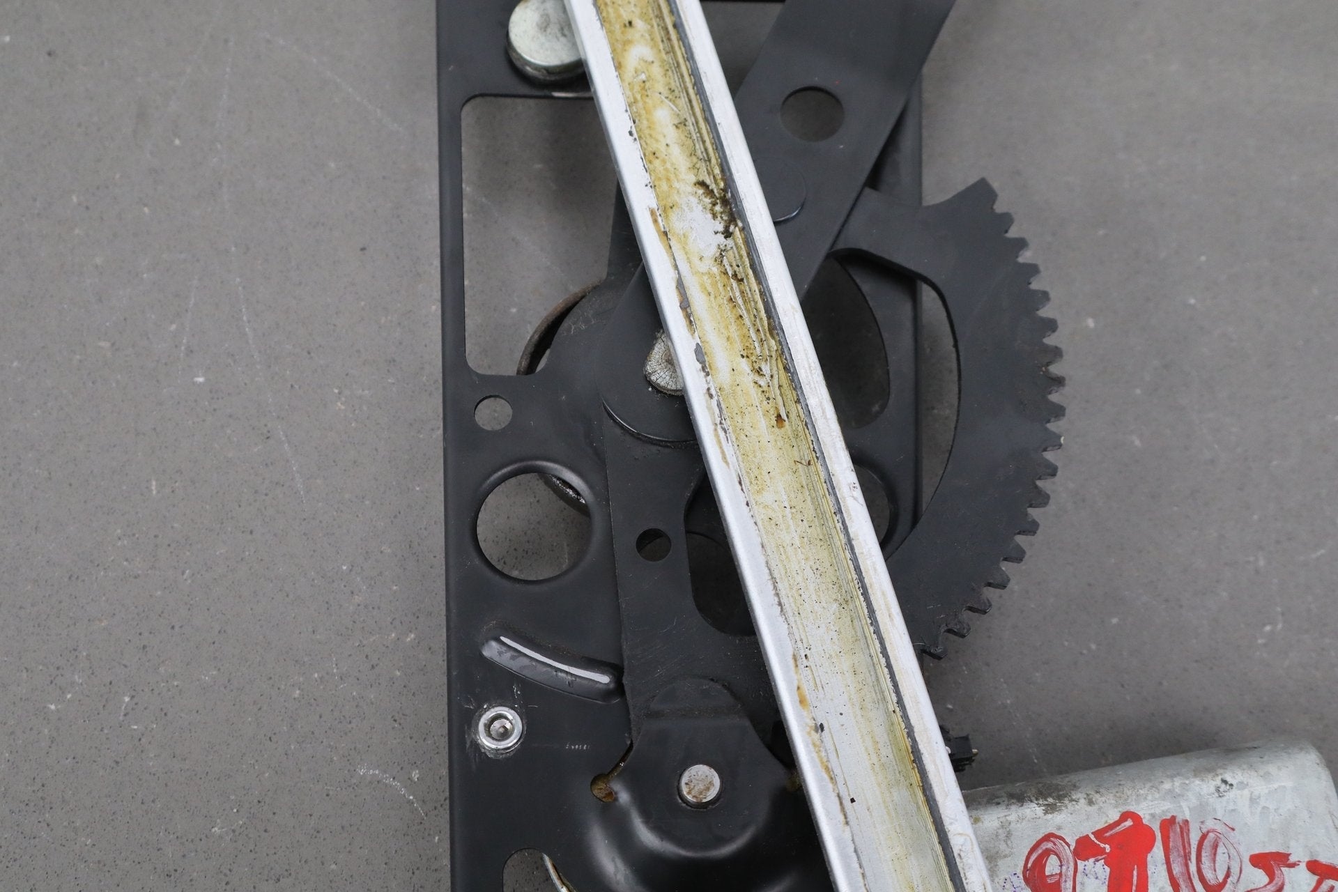 1986-1996 Chevrolet Corvette Right Front Door Regulator 22063224 OEM