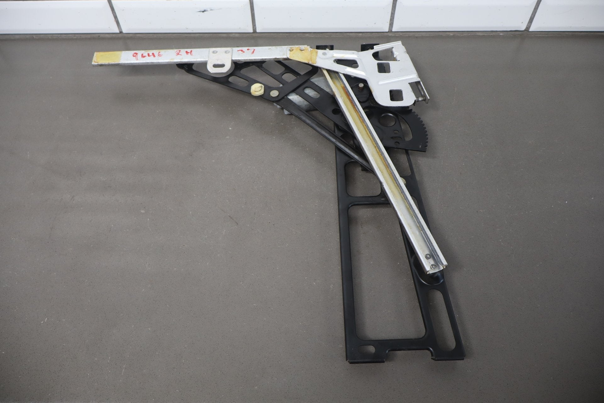 1986-1996 Chevrolet Corvette Right Front Door Regulator 22063224 OEM