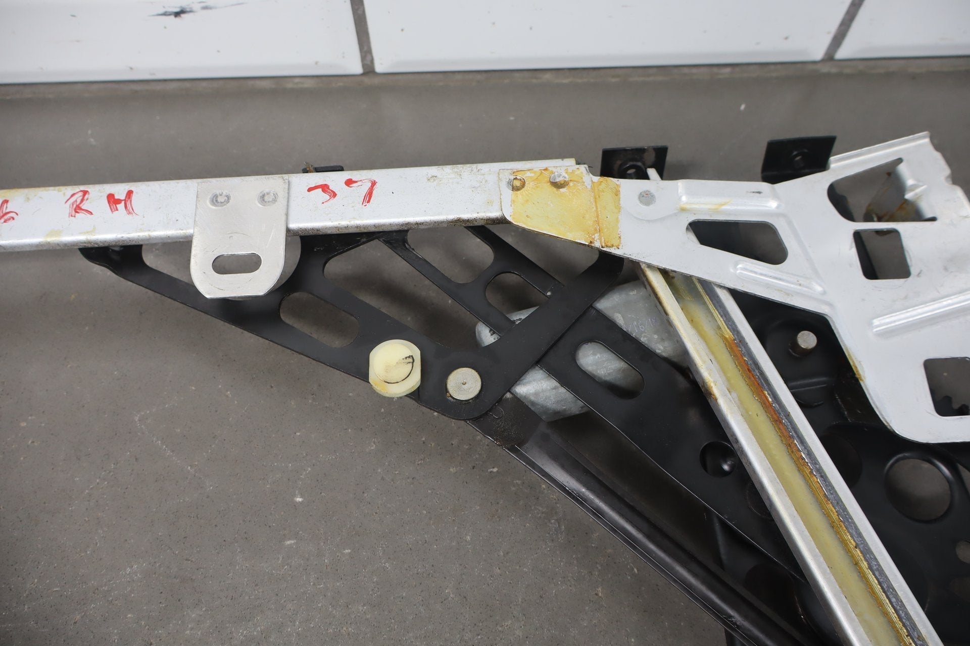 1986-1996 Chevrolet Corvette Right Front Door Regulator 22063224 OEM