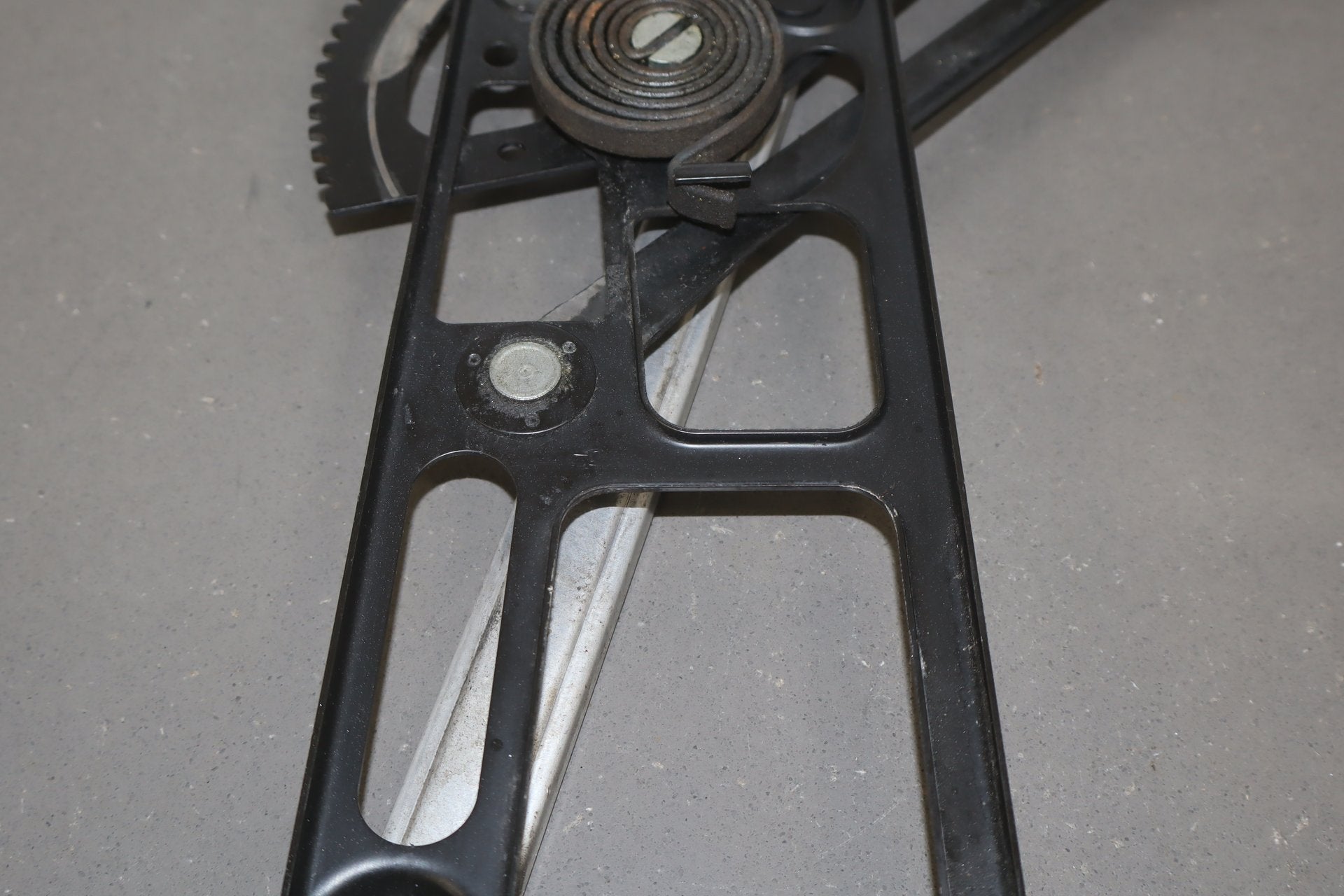 1986-1996 Chevrolet Corvette Right Front Door Regulator 22063224 OEM