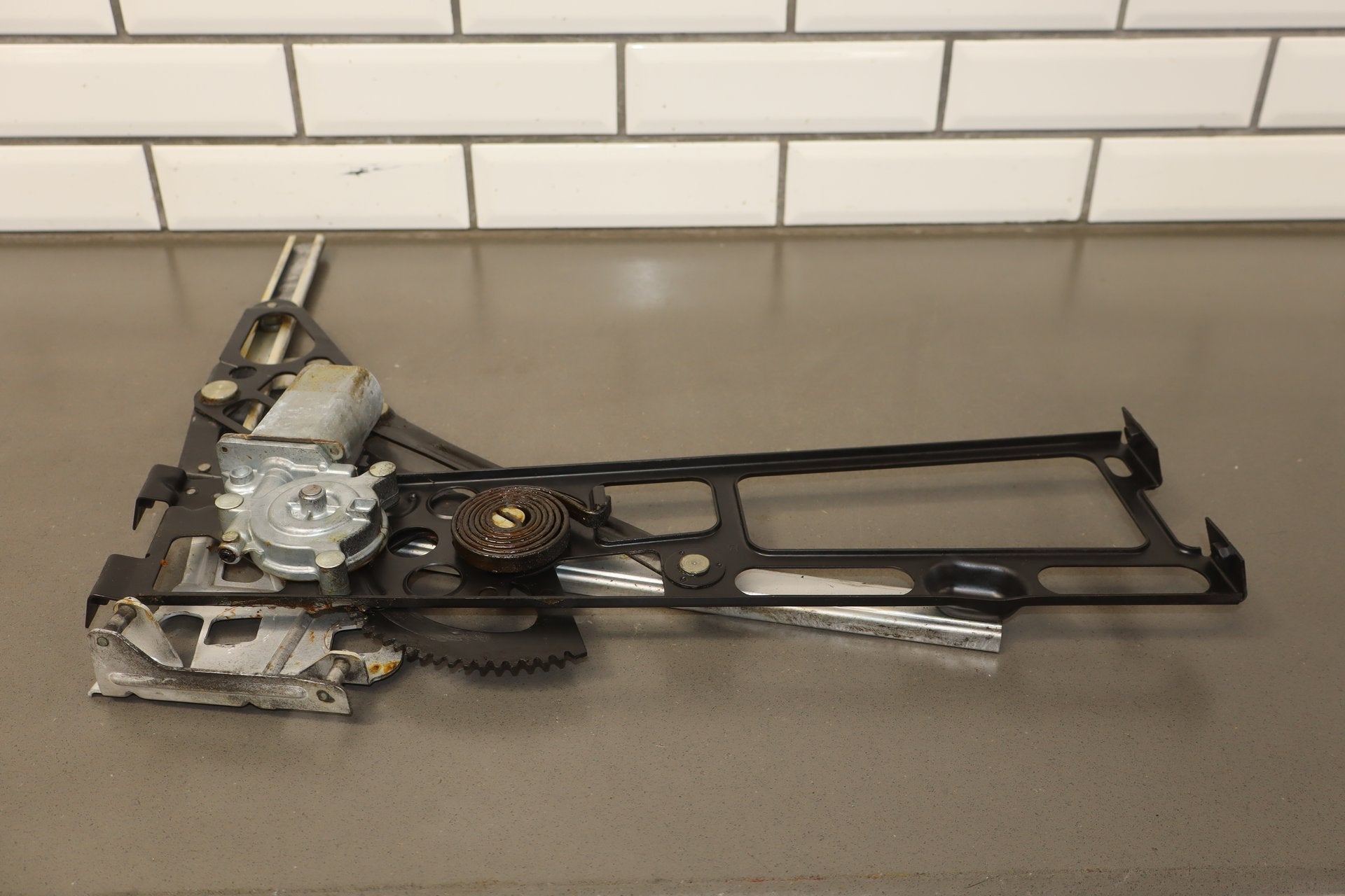 1986-1996 Chevrolet Corvette Right Front Door Regulator 22063224 OEM