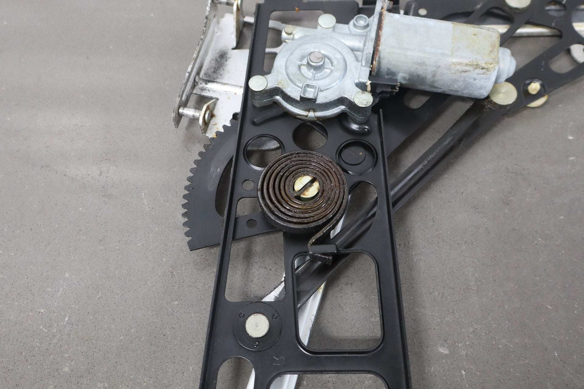 1986-1996 Chevrolet Corvette Right Front Door Regulator 22063224 OEM