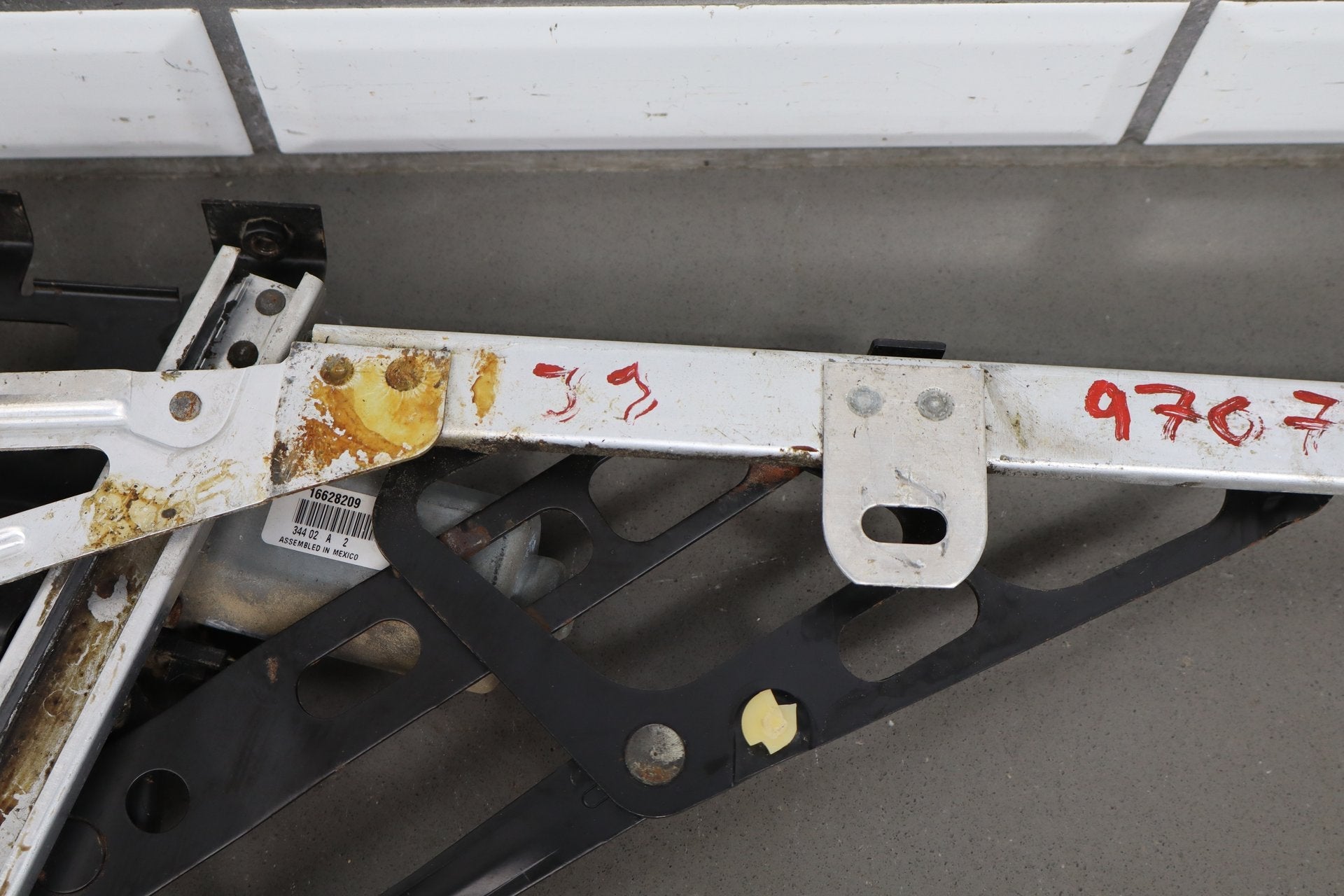 1986-1996 Chevrolet Corvette Right Front Door Regulator 22063224 OEM