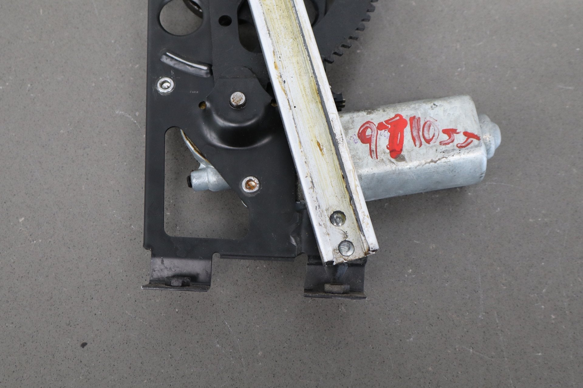 1986-1996 Chevrolet Corvette Right Front Door Regulator 22063224 OEM