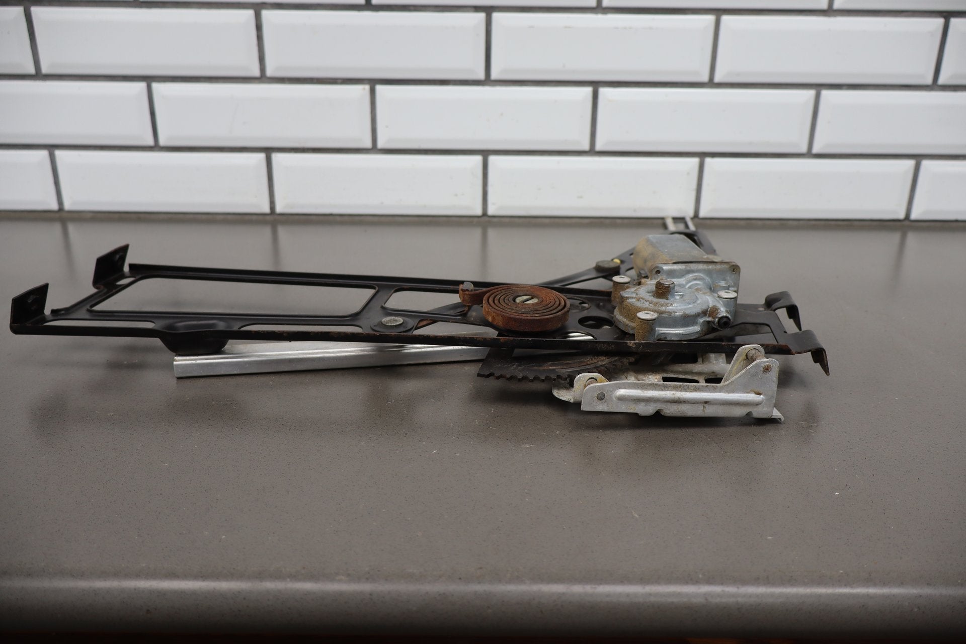 1986-1996 Chevrolet Corvette Right Front Door Regulator 22063224 OEM
