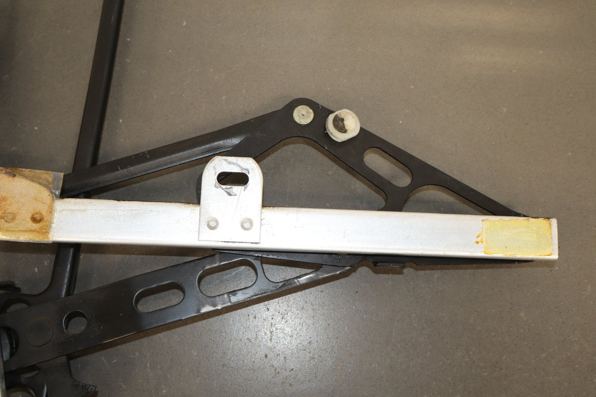 1986-1996 Chevrolet Corvette Right Front Door Regulator 22063224 OEM