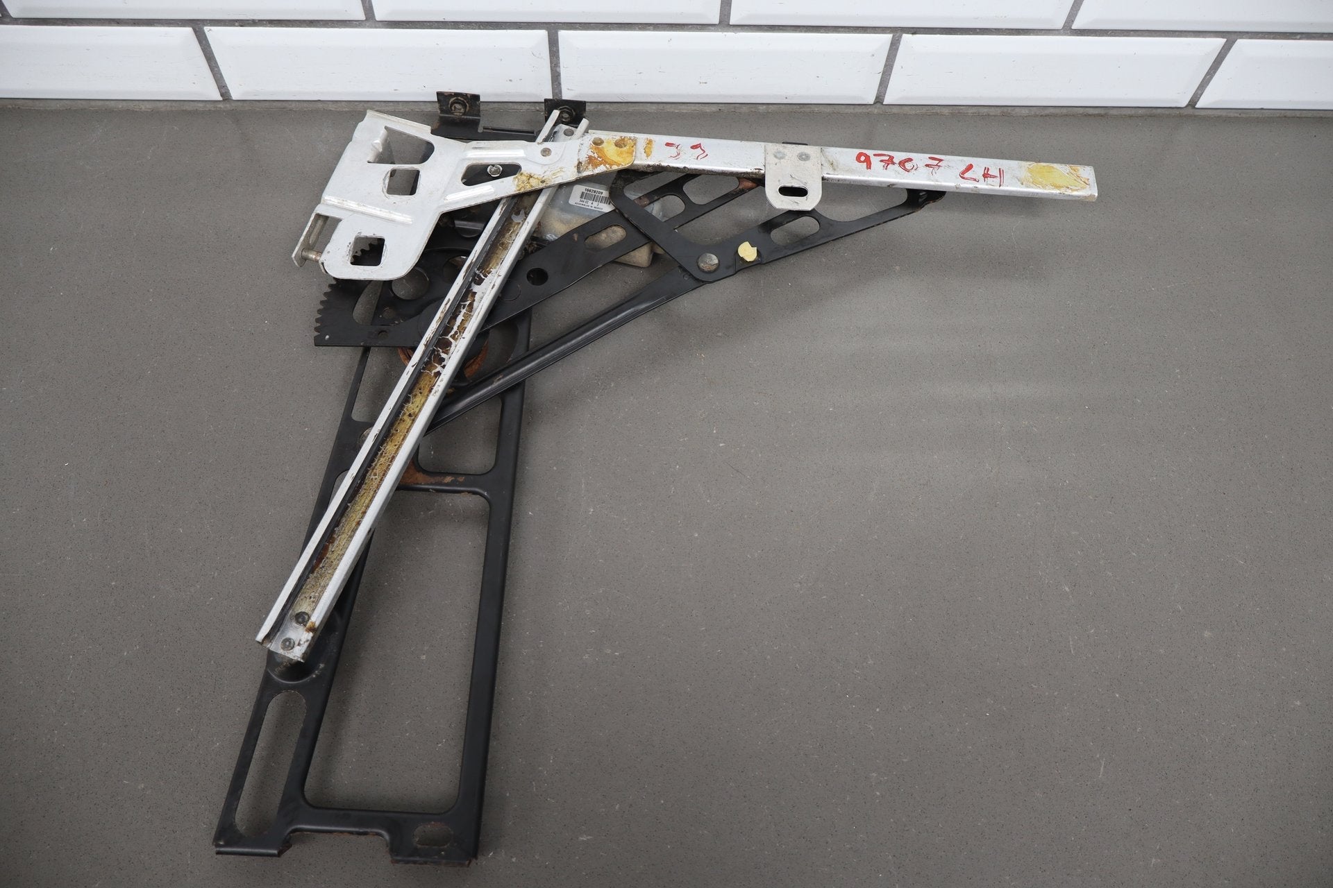 1986-1996 Chevrolet Corvette Right Front Door Regulator 22063224 OEM