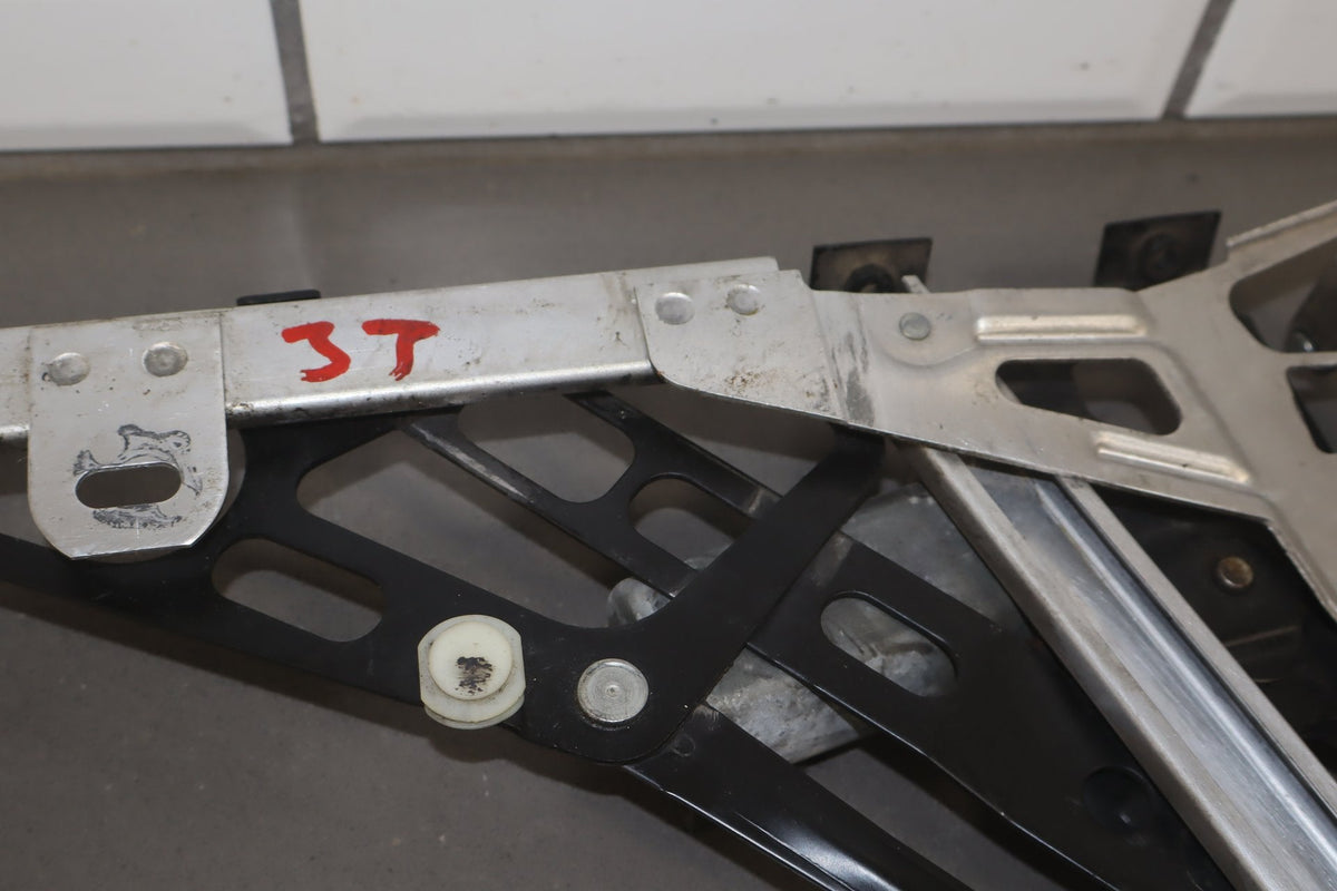 1986-1996 Chevrolet Corvette Right Front Door Regulator 22063224 OEM