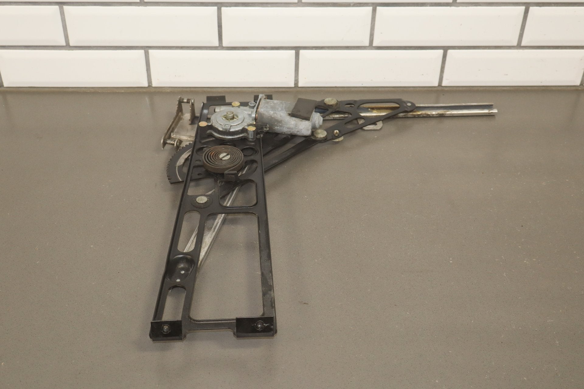 1986-1996 Chevrolet Corvette Right Front Door Regulator 22063224 OEM