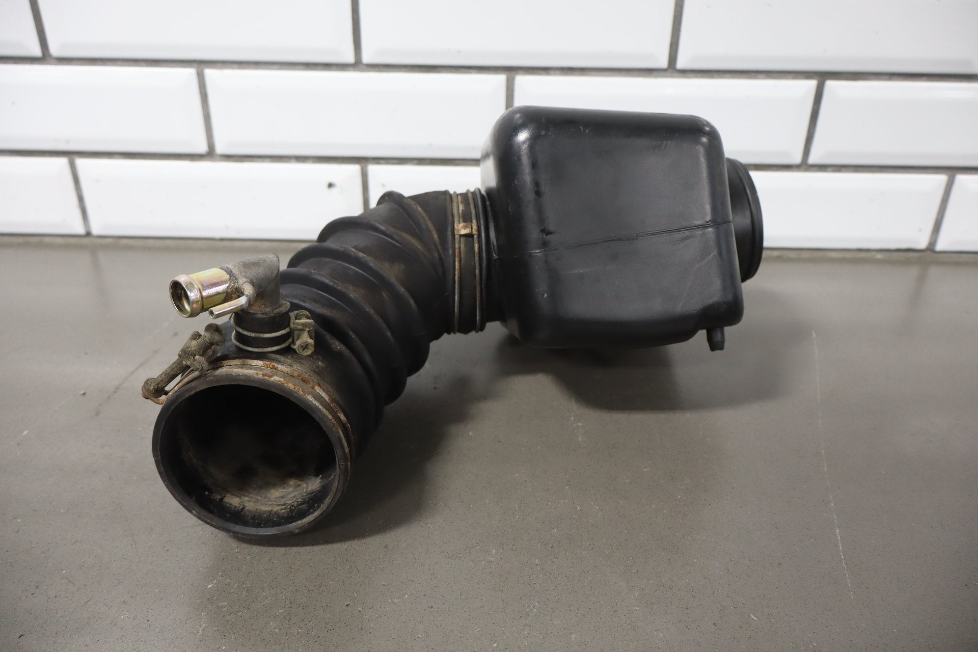 1986 Nissan 300ZX 3.0L No Turbo Air Cleaner OEM