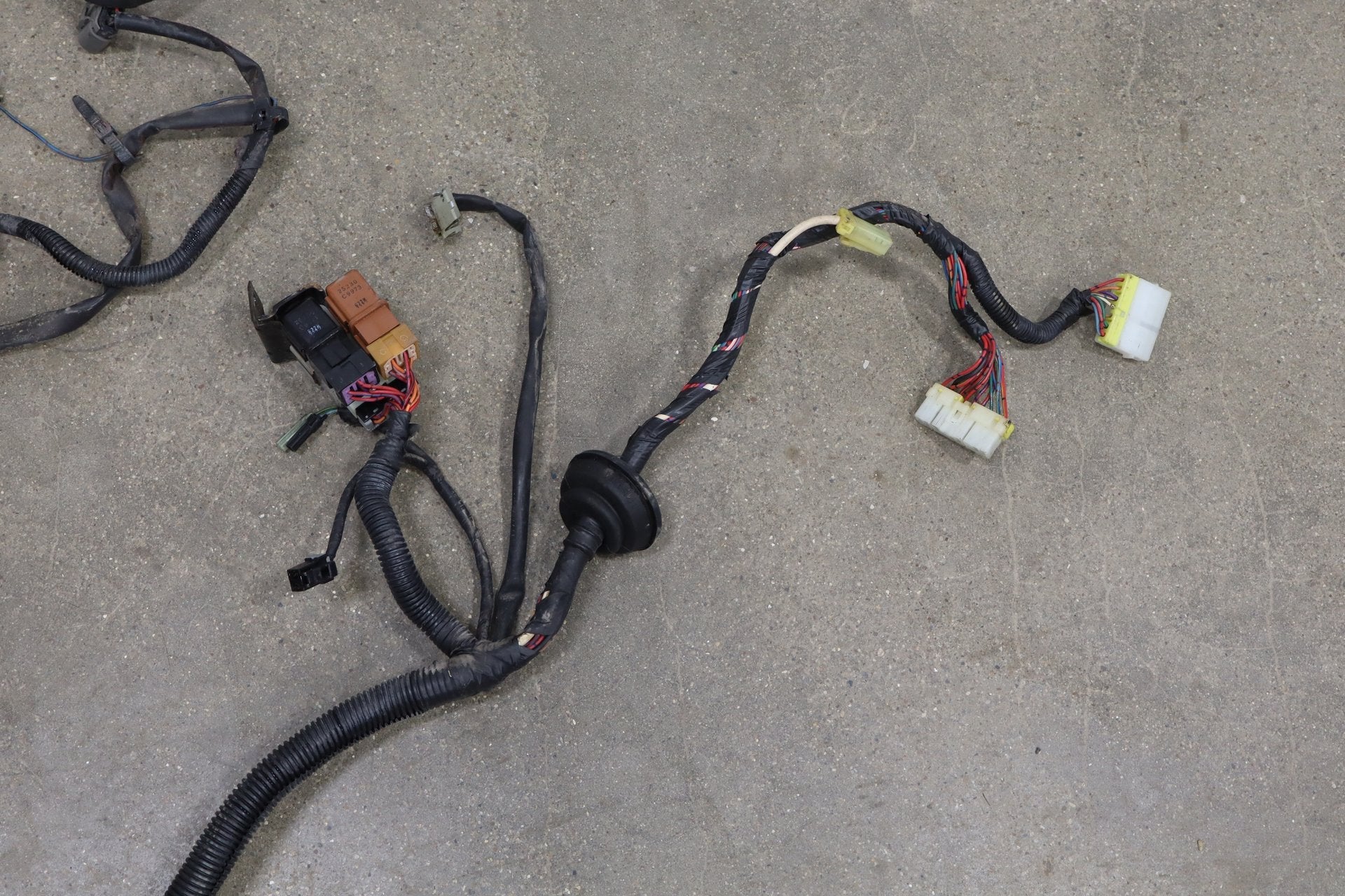 1986 Nissan 300ZX 3.0L No Turbo Engine Fuse Box