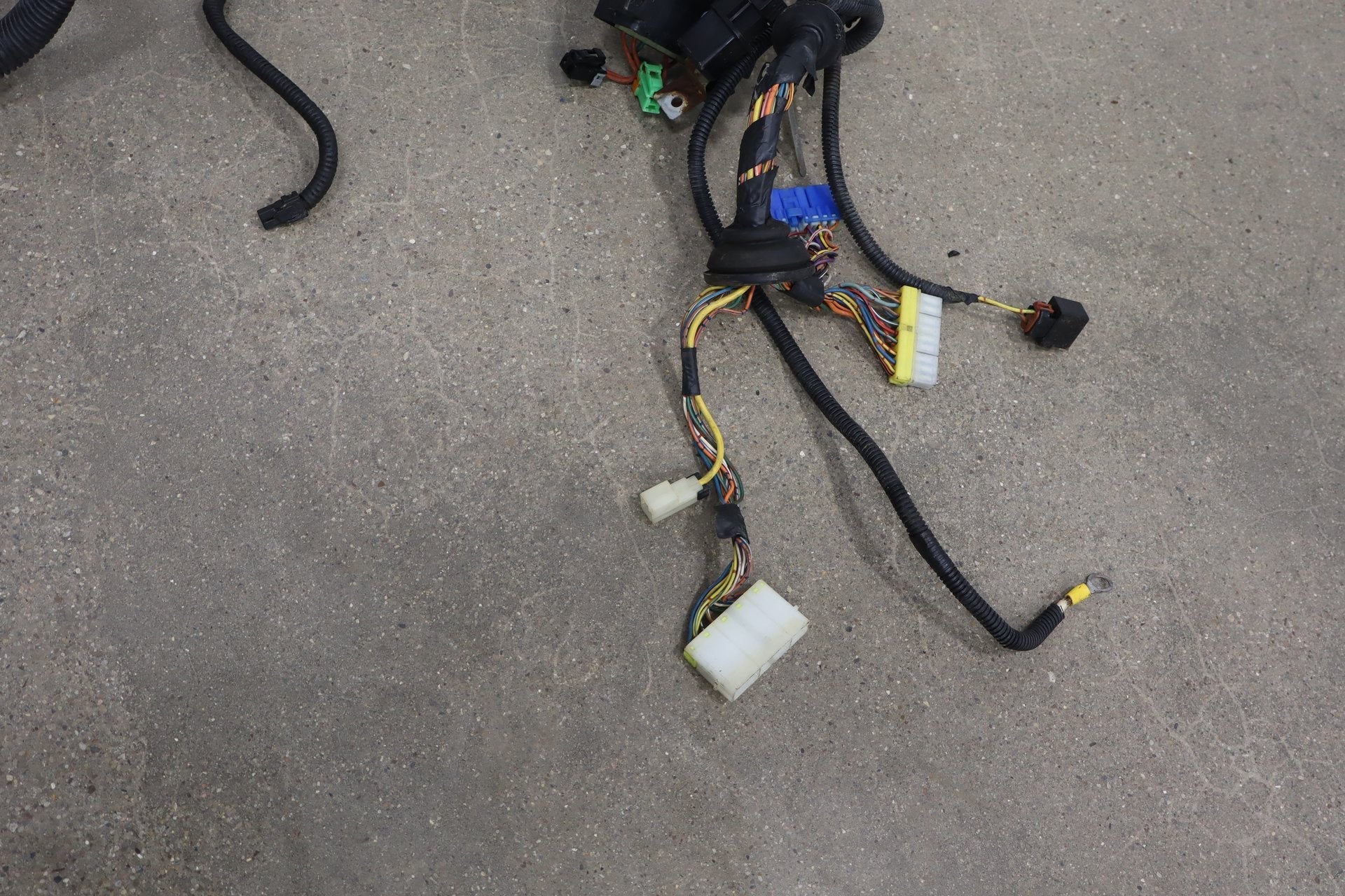 1986 Nissan 300ZX 3.0L No Turbo Engine Fuse Box