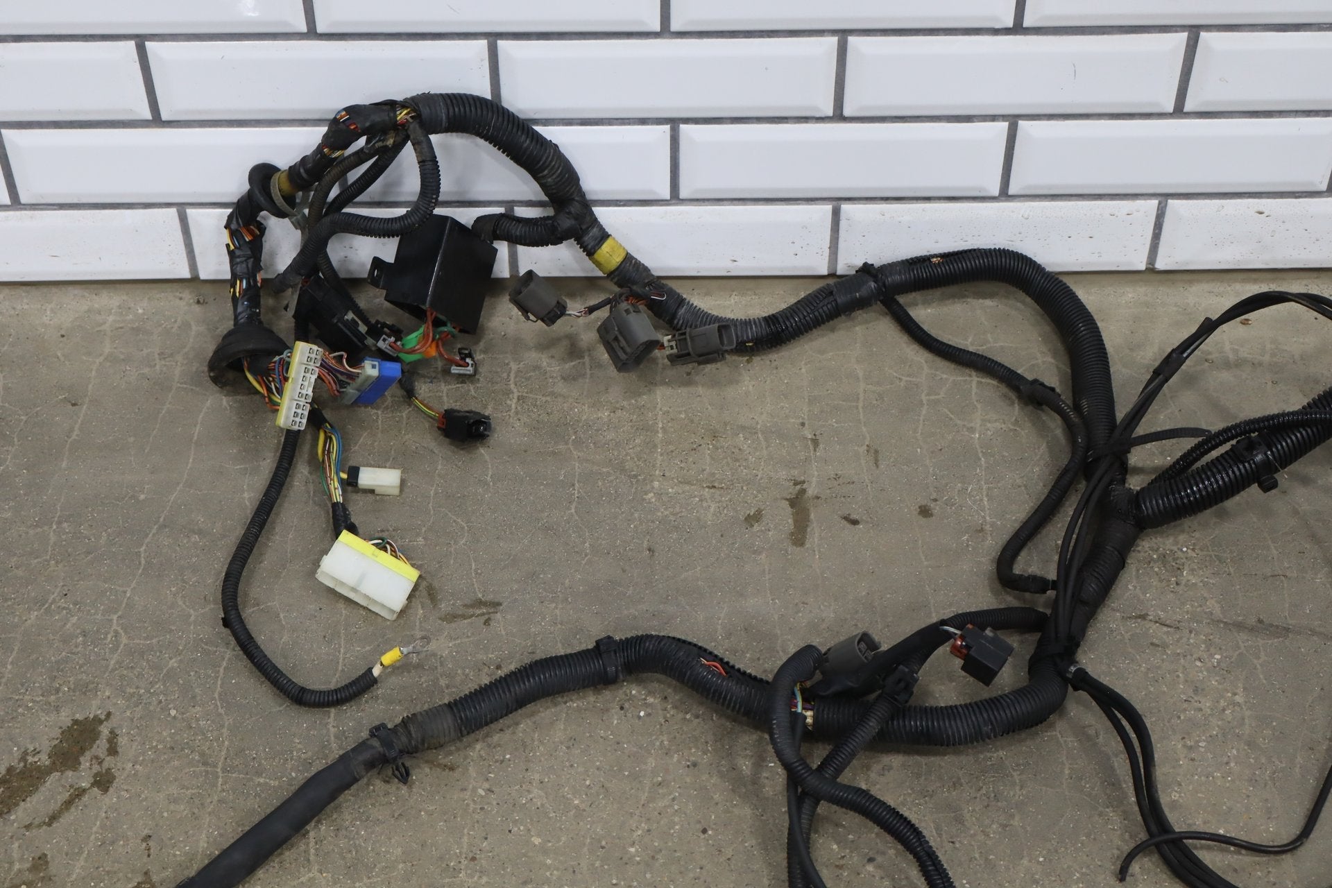 1986 Nissan 300ZX 3.0L No Turbo Engine Fuse Box