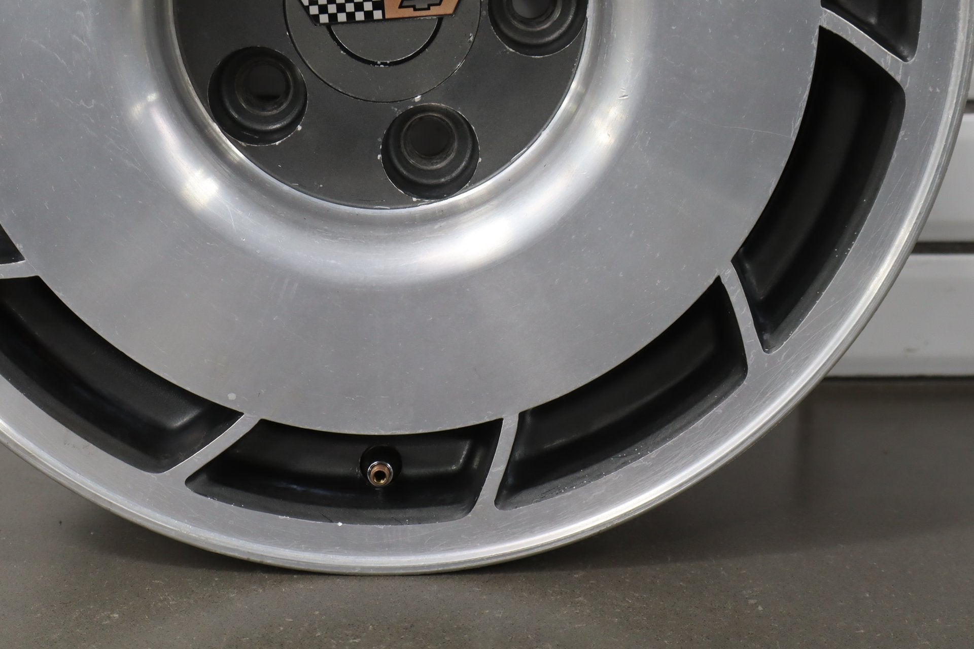 1987 Chevrolet Corvette Alloy Wheel Right 16x8.5