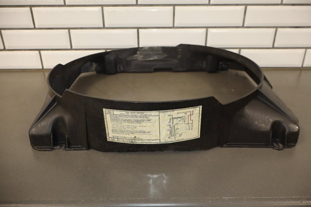 1987 Lincoln Continental 4.9 Fan Shroud