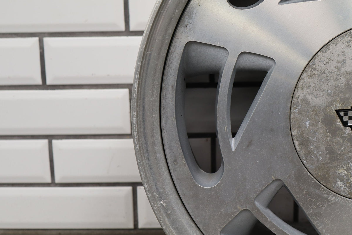 1988-1989 Chevrolet Corvette C4 Right 17x9.5 OEM Wheel