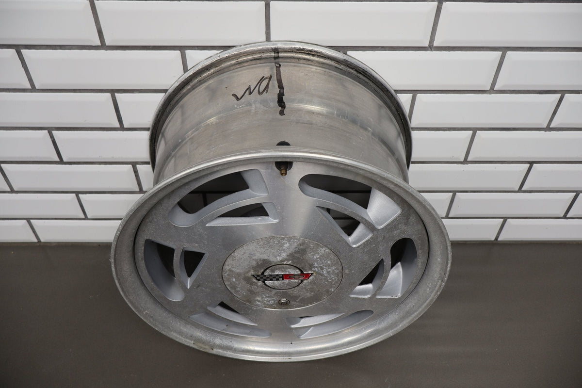 1988-1989 Chevrolet Corvette C4 Right 17x9.5 OEM Wheel