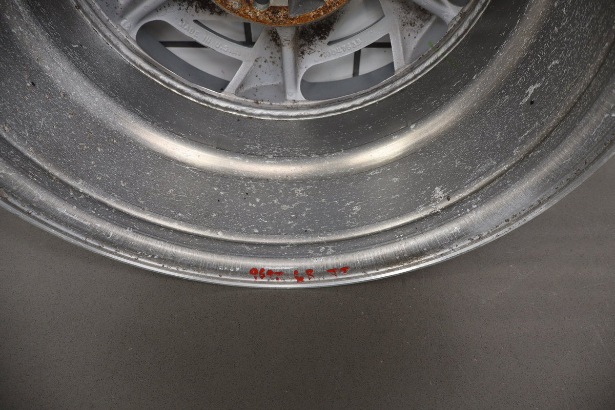 1988-1989 Chevrolet Corvette C4 Right 17x9.5 OEM Wheel
