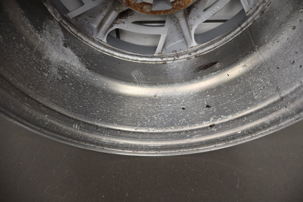 1988-1989 Chevrolet Corvette C4 Right 17x9.5 OEM Wheel