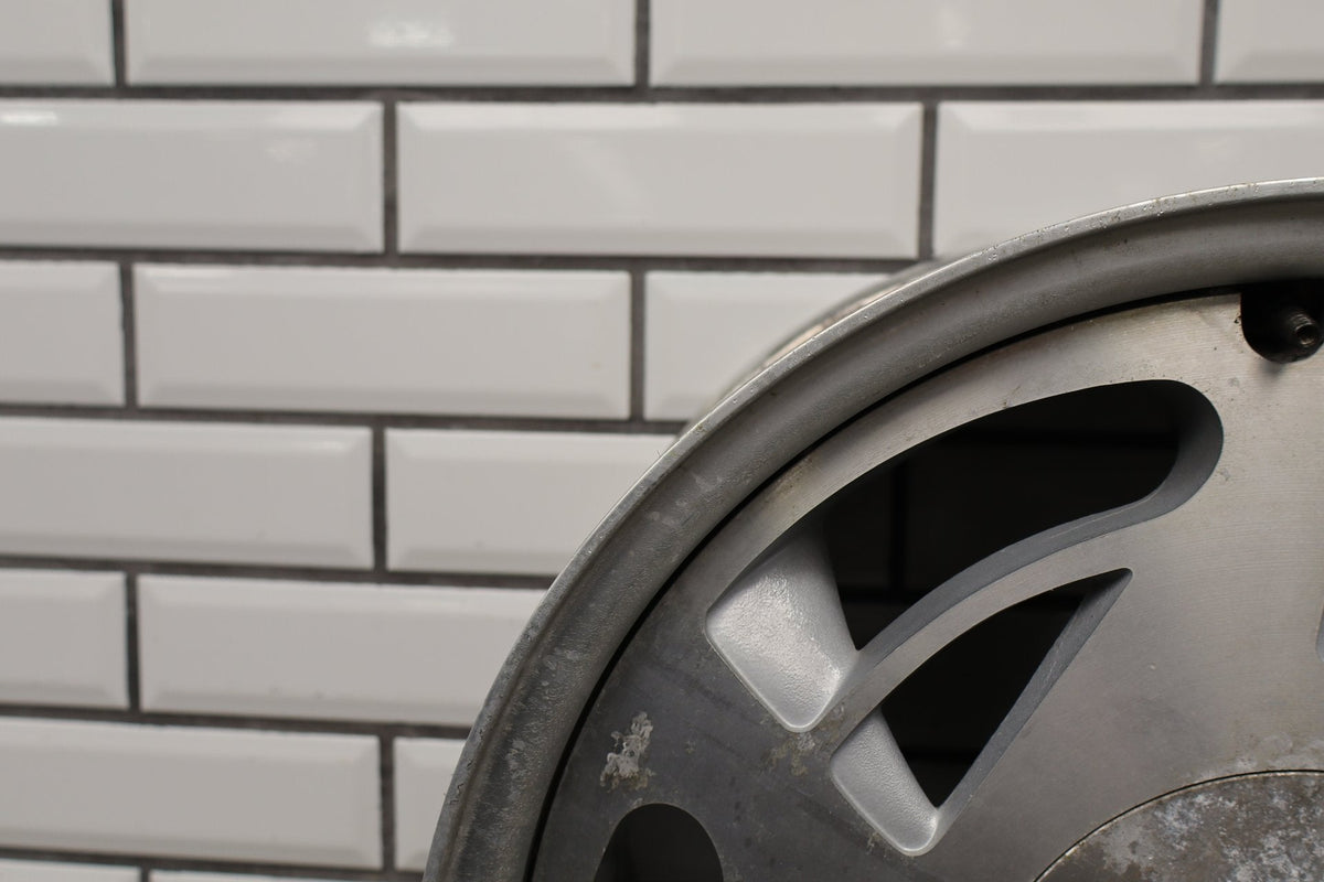 1988-1989 Chevrolet Corvette C4 Right 17x9.5 OEM Wheel