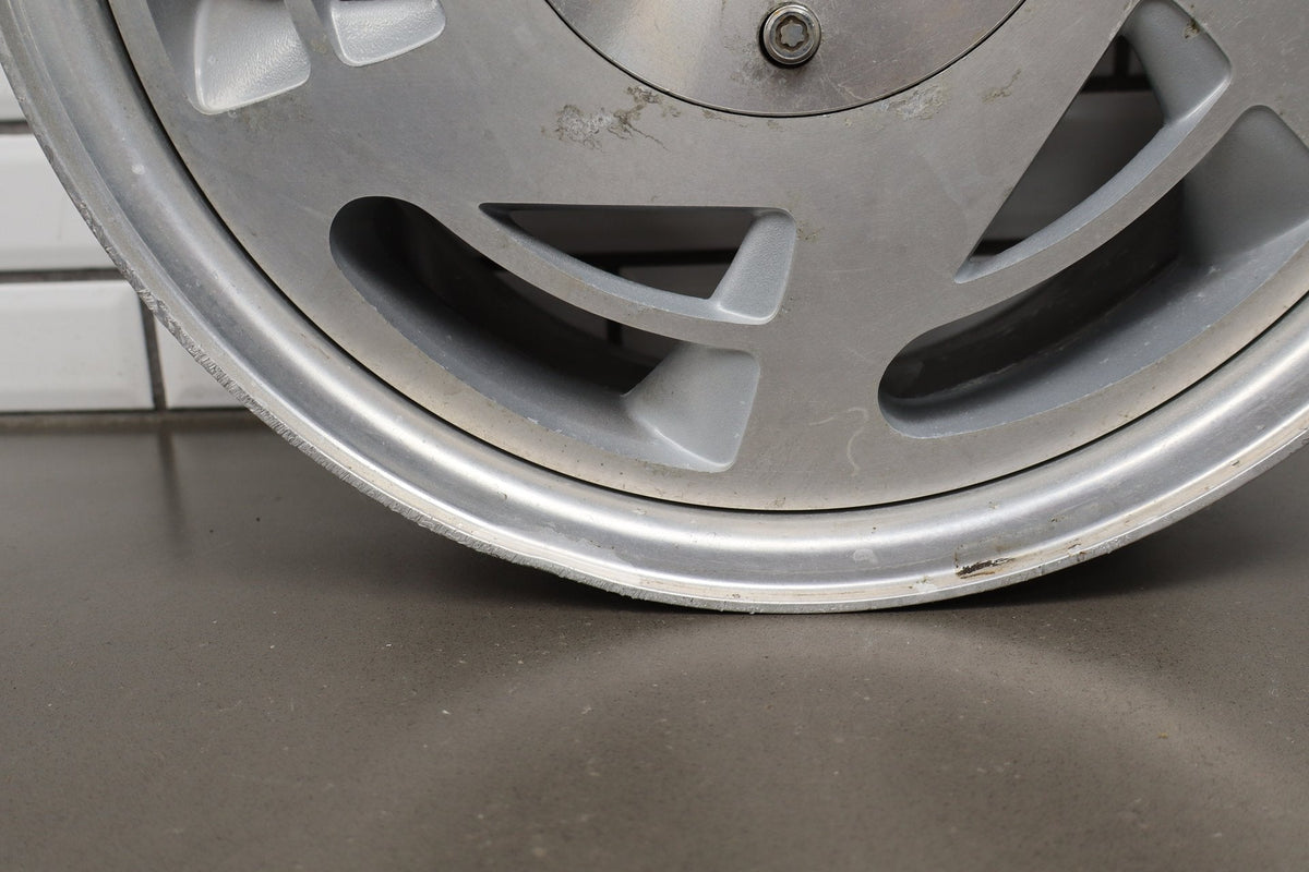 1988-1989 Chevrolet Corvette C4 Right 17x9.5 OEM Wheel