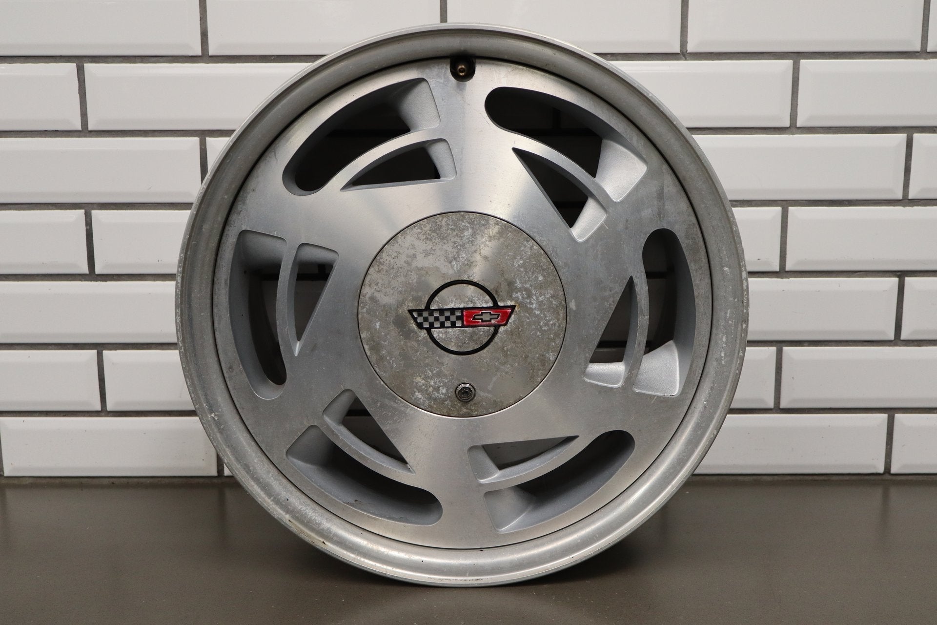 1988-1989 Chevrolet Corvette C4 Right 17x9.5 OEM Wheel