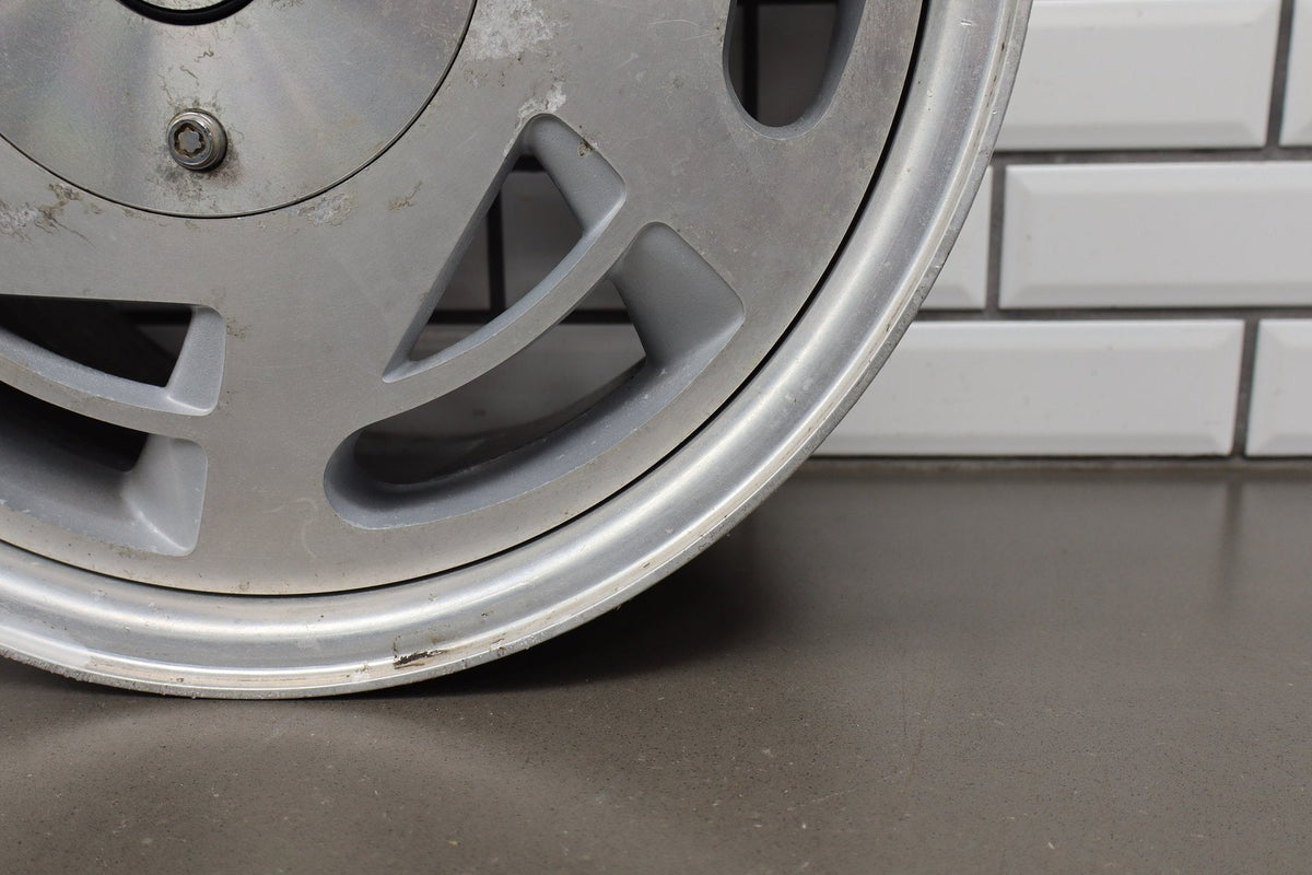 1988-1989 Chevrolet Corvette C4 Right 17x9.5 OEM Wheel