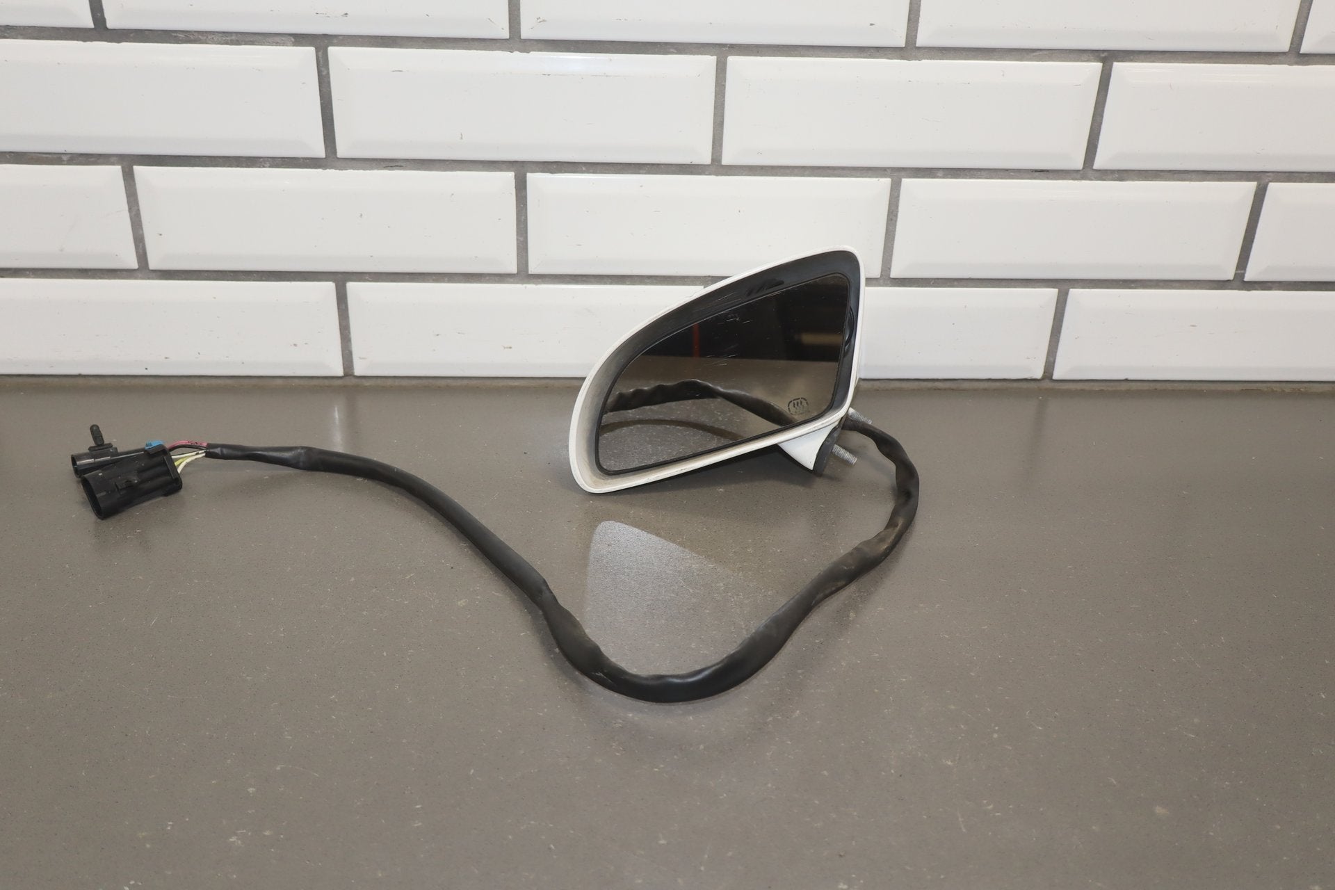 1988-1996 Chevrolet Corvette Left Door Mirror Artic White 10 10273679
