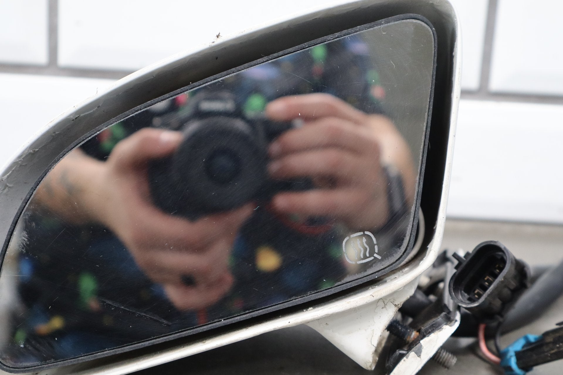 1988-1996 Chevrolet Corvette Left Door Mirror Artic White 10273679