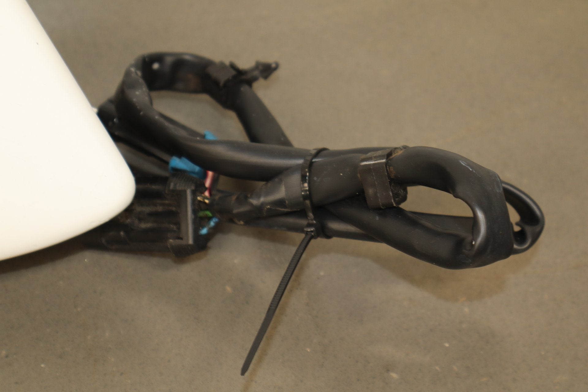 1988-1996 Chevrolet Corvette Right Door Mirror Artic White 10273680