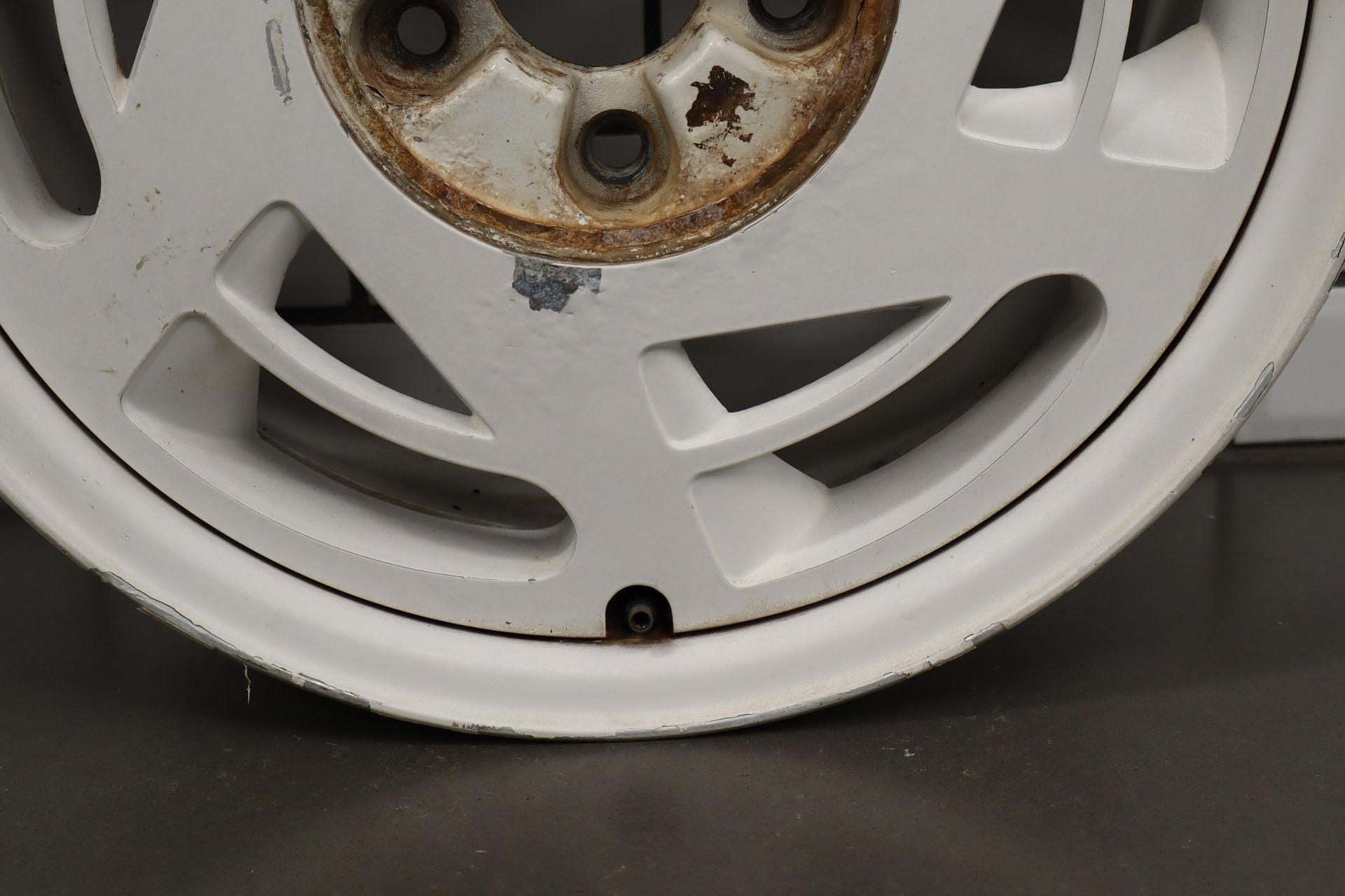 1988 Chevrolet Corvette C4 35th Anniversary Left 17x9.5 OEM Wheel -No Center Cap