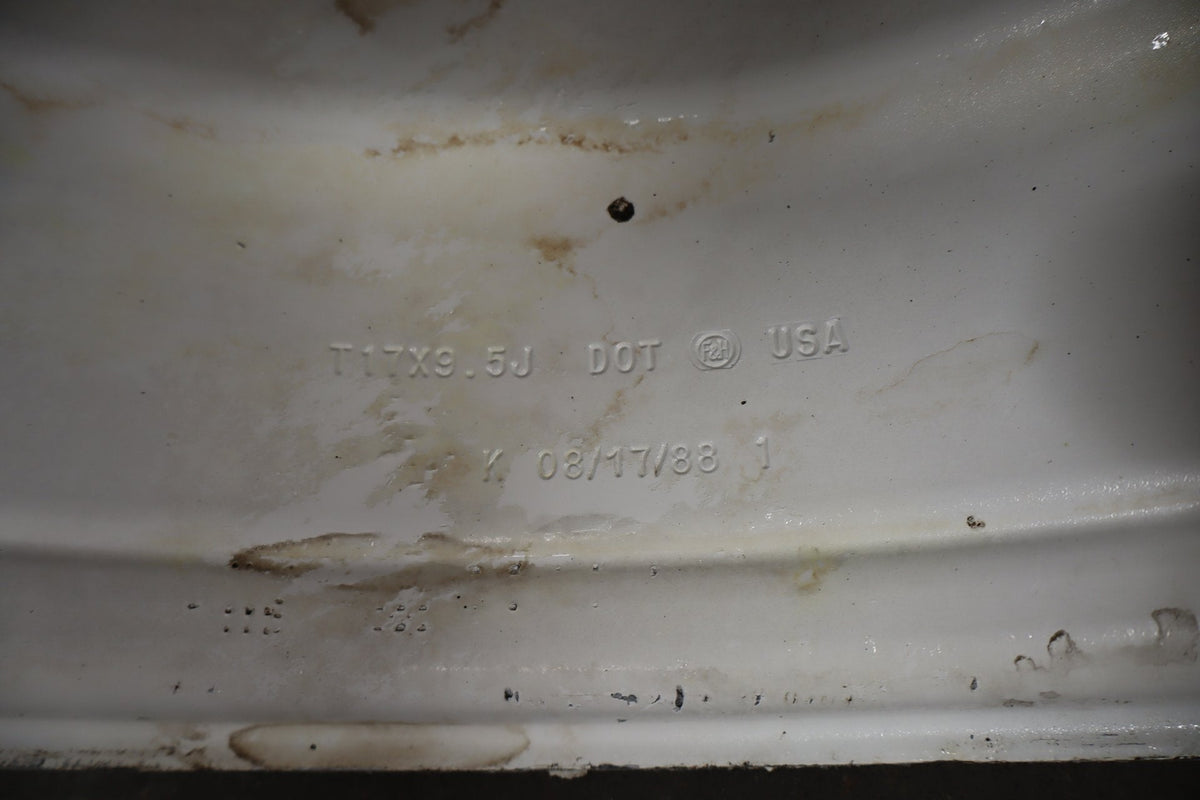 1988 Chevrolet Corvette C4 35th Anniversary Left 17x9.5 OEM Wheel -No Center Cap