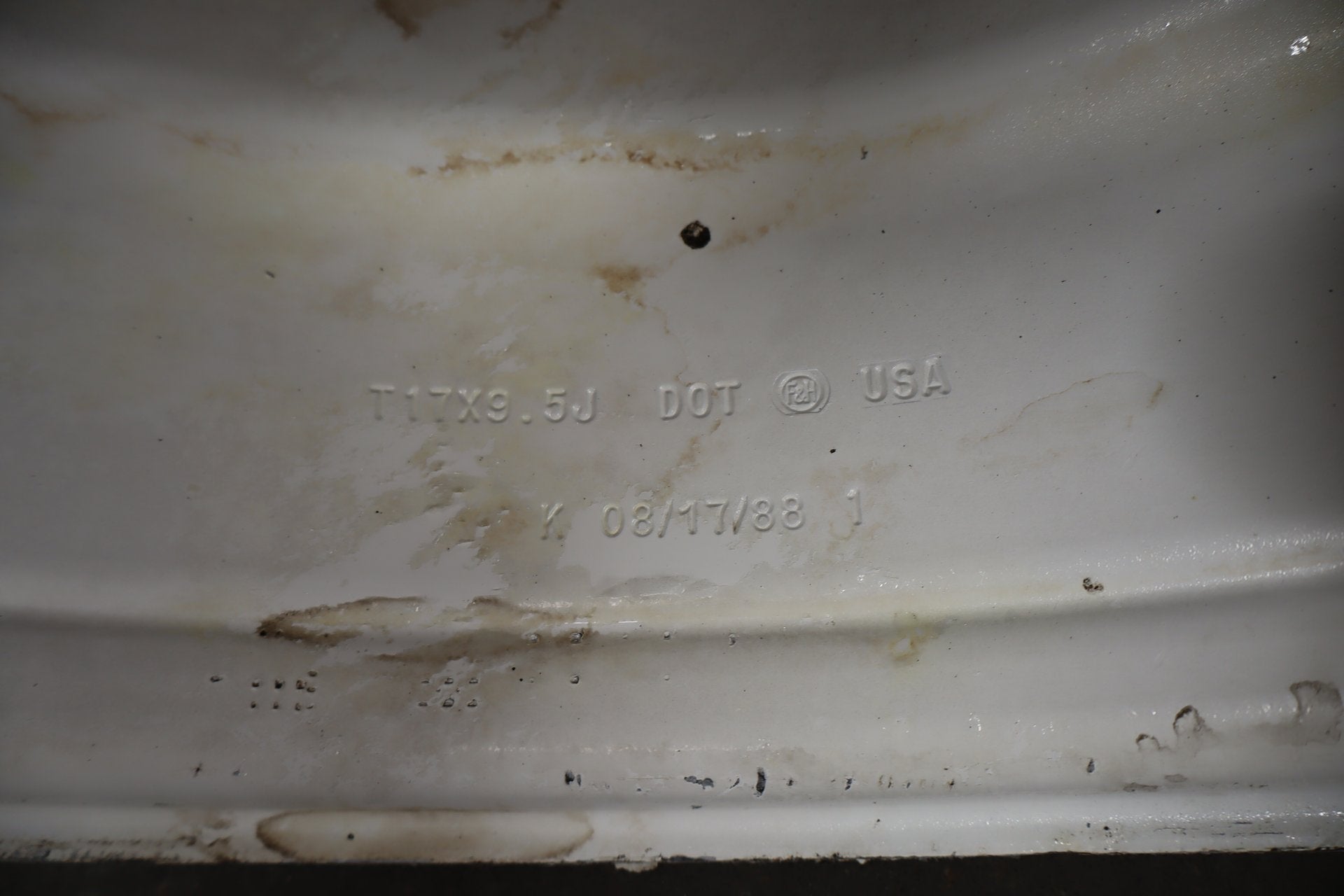 1988 Chevrolet Corvette C4 35th Anniversary Left 17x9.5 OEM Wheel -No Center Cap