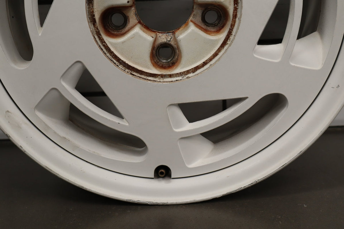 1988 Chevrolet Corvette C4 35th Anniversary White Left Rear 17x9.5 OEM Wheel