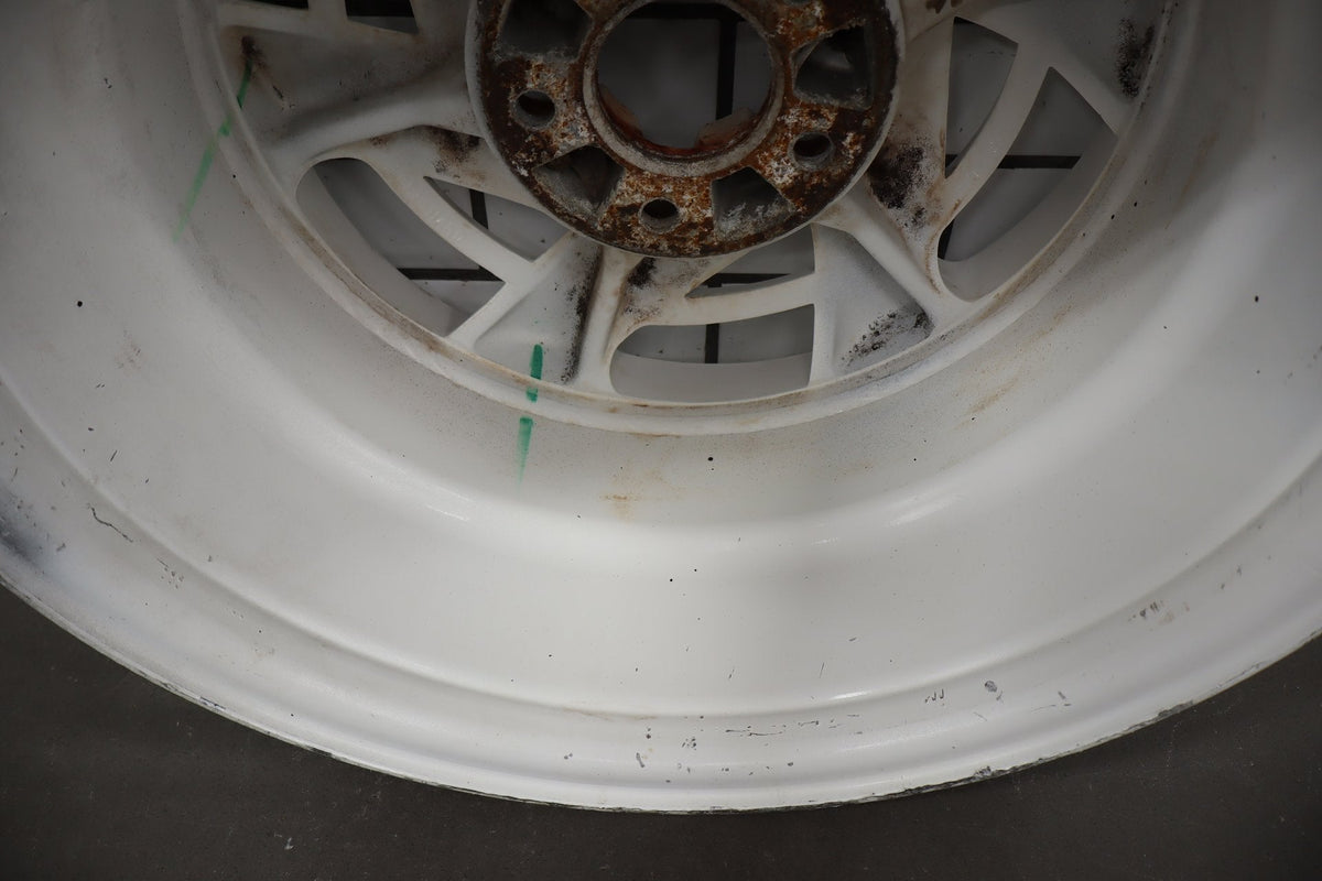 1988 Chevrolet Corvette C4 35th Anniversary White Left Rear 17x9.5 OEM Wheel