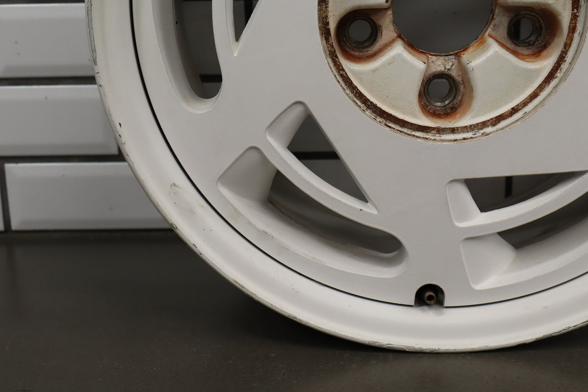1988 Chevrolet Corvette C4 35th Anniversary White Left Rear 17x9.5 OEM Wheel