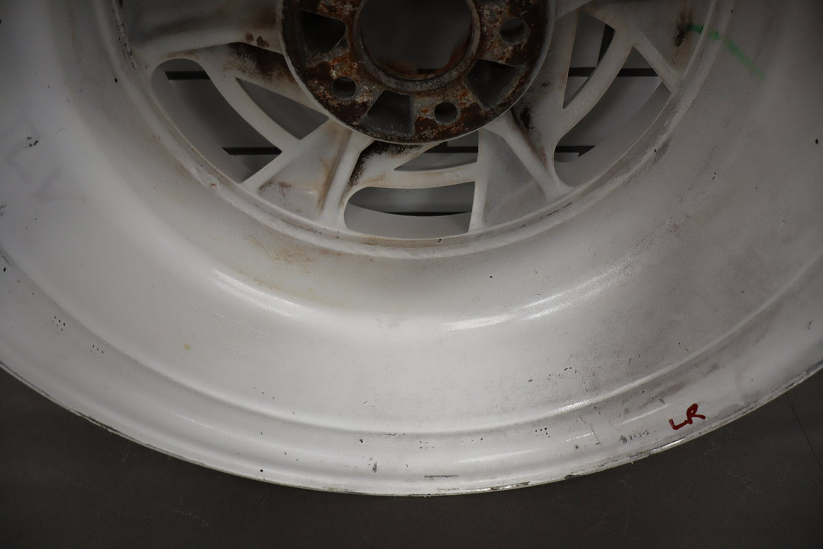 1988 Chevrolet Corvette C4 35th Anniversary White Left Rear 17x9.5 OEM Wheel