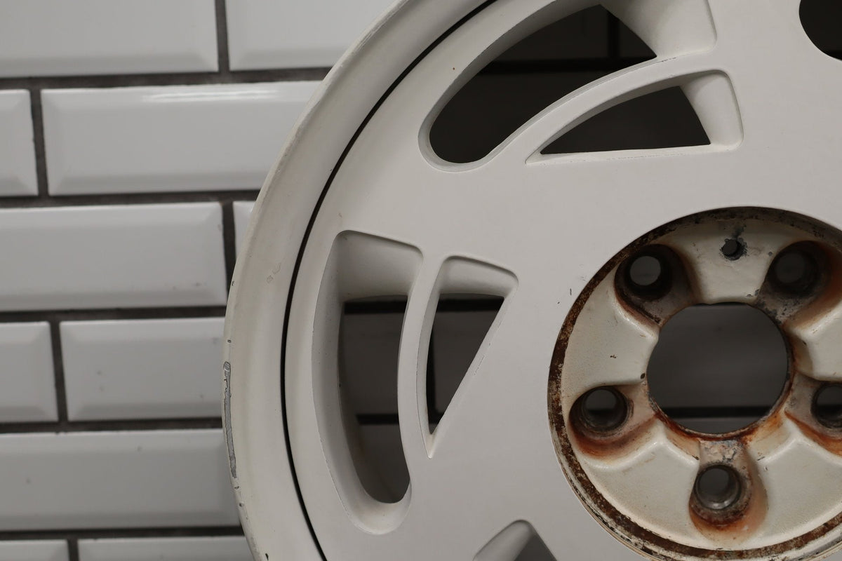 1988 Chevrolet Corvette C4 35th Anniversary White Left Rear 17x9.5 OEM Wheel