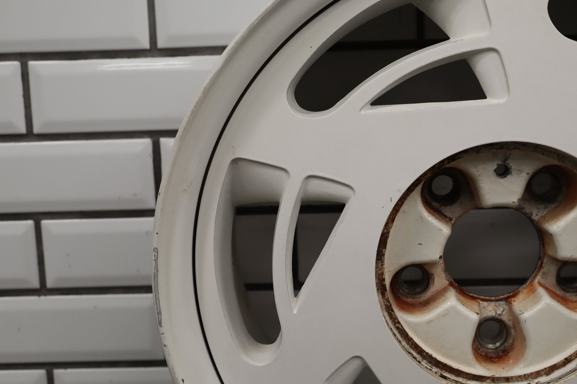 1988 Chevrolet Corvette C4 35th Anniversary White Left Rear 17x9.5 OEM Wheel