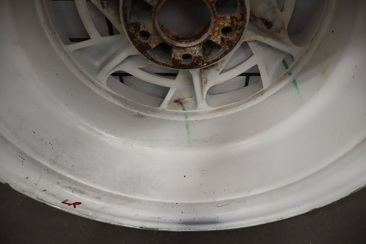 1988 Chevrolet Corvette C4 35th Anniversary White Left Rear 17x9.5 OEM Wheel