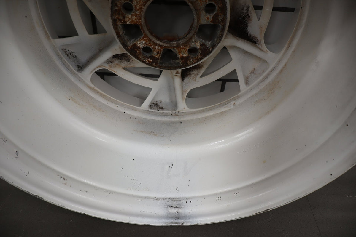 1988 Chevrolet Corvette C4 35th Anniversary White Left Rear 17x9.5 OEM Wheel